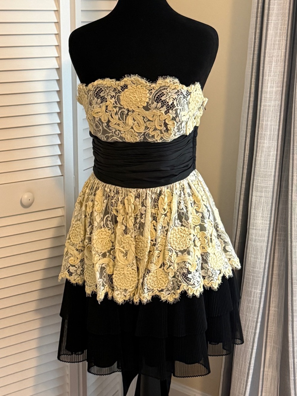 Vintage Betsy Johnson Strapless Lace Cocktail Dress Black and Cream, size 6